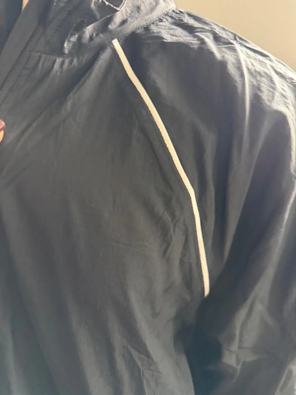 Lululemon License to Train Lightweight Jacket in Black Size 10